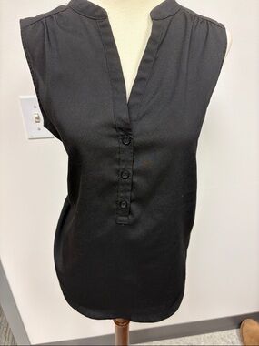 New York & Company Black Sleeveless V-Neck Button-Front Blouse
